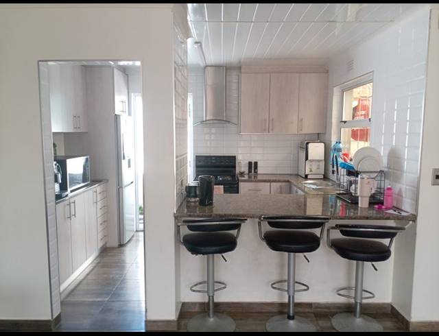 3 BEDROOM HOUSE FOR SALE IN STRANDFONTEIN